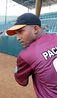 Jeison Pacheco bot� tres en Frank Pa�s. Foto: RICARDO L�PEZ