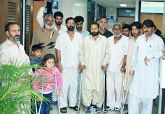 Pacientes paquistan�es que son atendidos en el Hospital Cl�nico-Quir�rgico Hermanos Ameijeiras. Foto: ARNALDO SANTOS