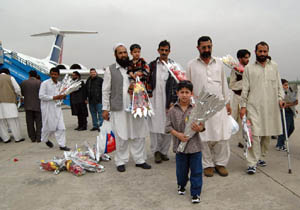 Todos llegaron seguros a su tierra natal con nuevas pr�tesis donadas por Cuba.