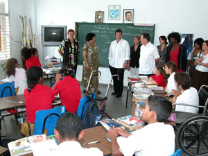 El alcalde intercambi� con los estudiantes de la Escuela Especial Solidaridad con Panam�. Foto: RA�L L�PEZ
