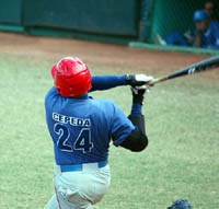 Cepeda decidi� temprano con su cuarto jonr�n de los play-off.