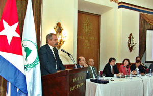 El doctor Jorge Gonzlez, presidente de la Comisin de Salud y Deportes de la Asamblea Nacional, en el momento de su intervencin. Foto: JOS M. CORREA