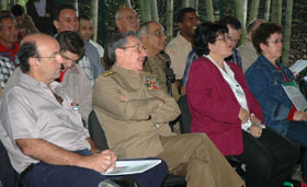 General de Ej�rcito Ra�l Castro,Carlos Laje y Ministra de la agricultura.  Foto: RA�L ABREU