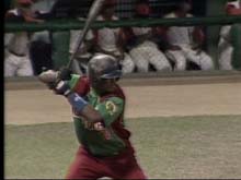 El tunero Yosvani Alarcn bate de 5-5, con dos impulsadas y tres anotadas, en la victoria de su equipo frente a Villa Clara