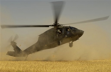 EN LA FOTO UN HELIC�PTERO UH-60 BLACKHAWK, SIMILAR AL QUE SE ESTRELL� HOY.