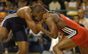 Garz�n, monarca panamericano de los 66 kilos en R�o de Janeiro, sac� todo su arsenal t�cnico, pero cedi� en re�ido combate ante el turco R. Shahin en la disputa por la corona