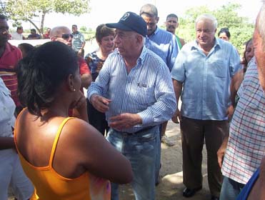 Jos R. Machado Ventura comparti con los electores en Guantnamo