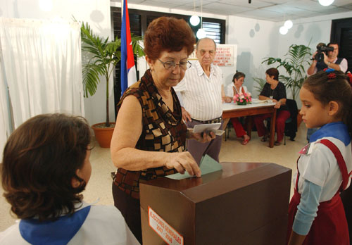 La mujer cubana dijo presente en estas elecciones. Foto: JUVENAL BALÁN