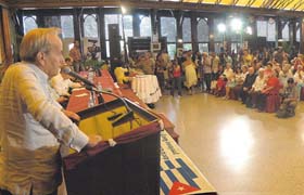 Ricardo Alarc�n, presidente del Parlamento, al clausurar la reuni�n de Cubanos Residentes en el Exterior contra el Bloqueo y el Terrorismo. Foto:Ra�l L�pez