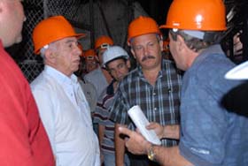 Durante el intercambio con uno de los colectivos de trabajadores.