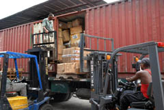 Camiones con donativos diversos parten hacia los territorios dañados. Foto: Jorge Luis González