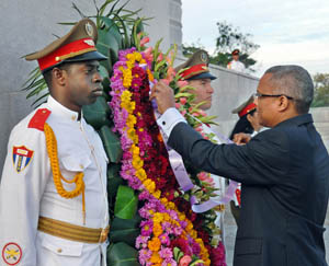 Rinde tributo a Jos� Mart� Primer Ministro de Cabo Verde. Foto: JORGE LUIS GONZ�LEZ