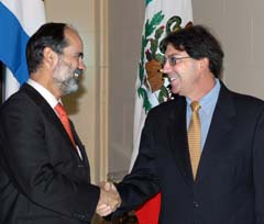 Texto: JORGE LUIS GONZ�LEZ