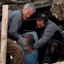 Rescatistas luchan contra el tiempo para el hallazgo de sobrevivientes