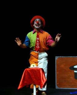 El espect�culo M�gico y Travieso con texto y direcci�n del tunero Yuri Rojas. Foto: Pepe Murrieta.