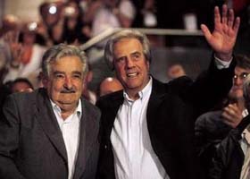El Presidente electo junto al mandatario saliente, Tabar Vzquez.