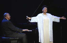 Omara y Chucho, inmensos en la inauguraci�n del Festival. Foto: Alberto Borrego