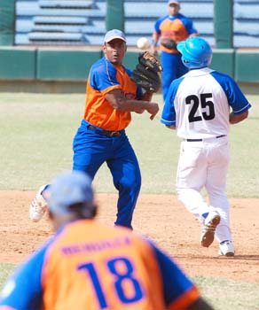 Imagen captada en el pasado juego entre ambas selecciones el 16 de febrero.