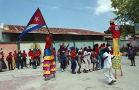 Los colaboradores rumbearon con la Brigada Martha Machado. Foto: Juvenal Bal�n