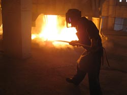 En el arco elctrico se genera carburo a temperaturas de unos 2 000 grados centgrados.Fotos del autor