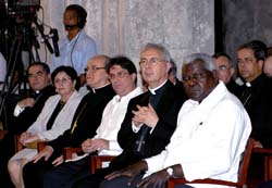En la velada conmemorativa estuvieron presentes Esteban Lazo, Monse�or Mamberti, Bruno Rodr�guez y el Cardenal Jaime Ortega, entre otros. Foto: Alberto Borrego