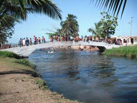Puente chiquito sobre R�o Mayabeque.