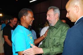 Fidel saluda al l�der de los Pastores por la paz en un acto en el Memorial Jos� Mart�, el 26 de julio de 2010, durante su �ltima visita a Cuba. Foto: Estudios Revoluci�n