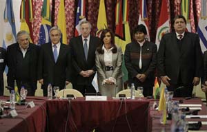 La veloz reaccin de UNASUR, que se reuni de urgencia el jueves en Buenos Aires, bajo la conduccin de Cristina Fernndez de Kirchner, presidenta de Argentina, demostr la viabilidad de ese bloque poltico para enfrentar retos en la regin.  Foto: AP