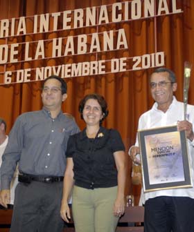 Entre los laureados cubanos destaca Heberprot-P, producto biotecnolgico de mayor dinmica comercial en el 2010. Foto: Alberto Borrego