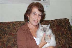Seg�n Marcia Soneiras, los gatos tienen una sensibilidad particular para interactuar con ancianos enfermos y ni�os discapacitados. Fotos: Silvia Di�guez y Alberto Gonz�lez