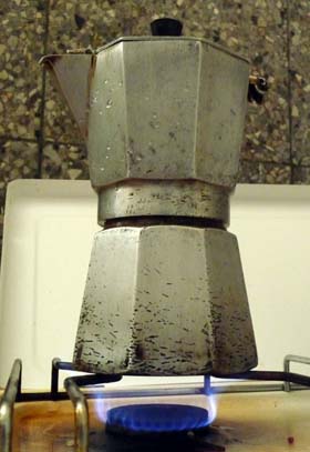 El biog�s puede emplearse en el plano dom�stico para la cocci�n de alimentos. Foto del autor