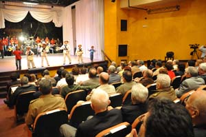 Los mximos dirigentes del pas, invitados por Ral,  asistieron a la presentacin de Abracadabra, puesta en escena por La Colmenita. Foto: Geovani Fernndez