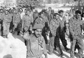 Poco menos de 72 horas bastaron para que la brigada 2506 desfilara... hecha prisionera. Foto: Archivo.