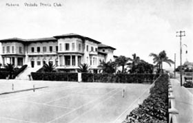 El exclusiv�simo Vedado Tennis Club se convirti� en el c�rculo social Jos� Antonio Echeverr�a al ser abandonado completamente por sus due�os. 