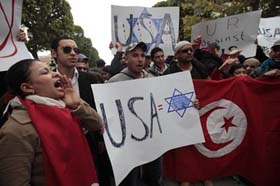 Los tunecinos salieron a las calles a manifestarse contra la intromisin de Estados Unidos en sus asuntos. Foto: AP