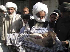 La mayora de las vctimas del bombardeo a Helmand fueron nios.  Foto: Reuters