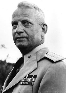De izquierda a derecha, el general Maxwell Taylor, Allan Dulles, Robert Kennedy y Arleigh Burke, cuatro de los integrantes del grupo secreto cuya misi�n era proponer qu� hacer con Cuba despu�s del fracaso de Gir�n.