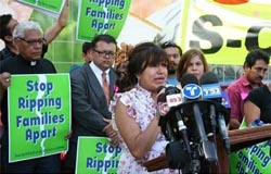 Comunidades Seguras, establecido en el 2008, se enfoca en la identificacin y deportacin de inmigrantes con antecedentes penales.