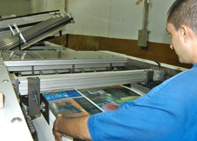 El perfeccionamiento tecnol�gico de la F�brica Litogr�fica de La Habana ha atravesado por numerosas dificultades. Foto: Anabel D�az Mena