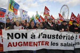 En París, más de 3 000 personas criticaron el sistema capitalista. Foto: AP