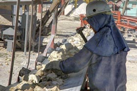 Cumplen la norma de consumo de materia prima por cada tonelada de cal.