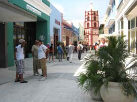 El Paseo de la Calle Maceo demostr� cu�nto puede hacerse cuando se unen voluntades en un prop�sito com�n. Foto del autor