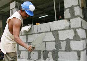El cemento ecol�gico resulta muy �til en la producci�n de bloques. Foto del autor