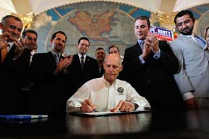 La r�brica es un �gesto� de Scott hacia el codiciado grupo de electores de la ultraderecha cubanoamericana. 