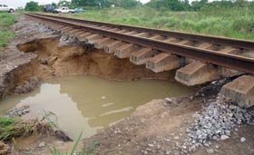 Los principales da�os se encuentran en el kil�metro 116, donde ser� preciso rehacer alrededor de 130 metros del terrapl�n.