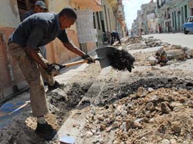 Algunas entidades con redes soterradas cortan las calles y demoran en devolverlas a su estado original o lo hacen sin la calidad necesaria. Foto: Otmaro Rodrguez 