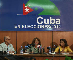 En conferencia de prensa la Presidenta de la Comisión Electoral Nacional informó ayer los resultados preliminares de la votación del domingo. Foto: Yaimí Ravelo