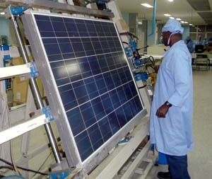 La vida til de los mdulos fotovoltaicos oscila entre los 20 y los 25 aos.