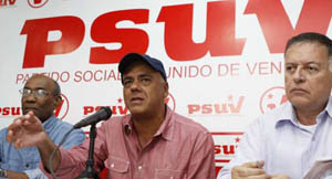 Jorge Rodr�guez (centro) durante la rueda de prensa del PSUV. Foto: AVN 