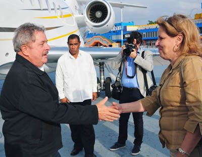 El exmandatario brasile�o fue recibido por la viceministra de Relaciones Exteriores, Ana Teresita Gonz�lez. Foto: Ricardo L�pez Hevia